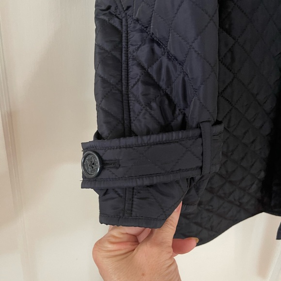 Gorgeous LK Bennett belted rain coat. Like new. Navy blue, quilted. Size US4 - Picture 4 of 15